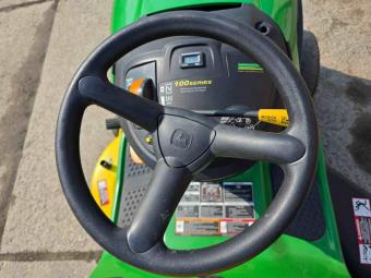Газонокосарка John Deere D100 foto 13