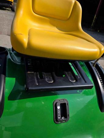 Газонокосарка John Deere D100 foto 14