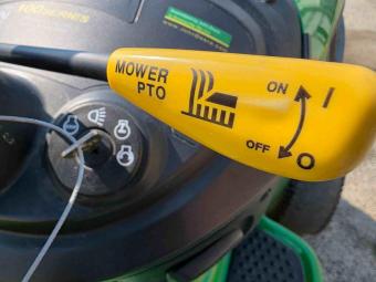 Газонокосарка John Deere D100 foto 12
