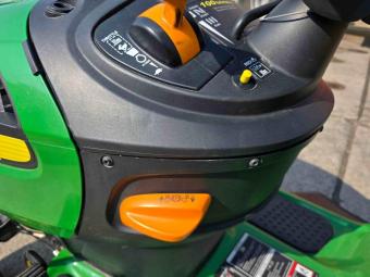 Газонокосарка John Deere D100 foto 10