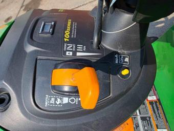 Газонокосарка John Deere D100 foto 11