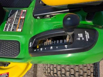Газонокосарка John Deere D100 foto 9