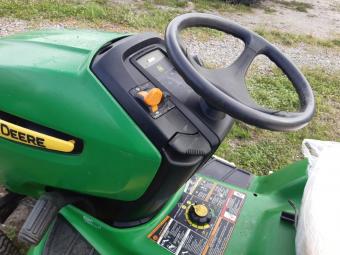 Газонокосилка John Deere x300 foto 6