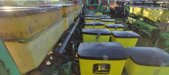 Сівалка пропашна пневматична John Deere 1750 - 8 рядна foto 8