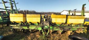 Сівалка пропашна пневматична John Deere 1750 - 8 рядна foto 2