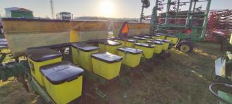 Сівалка пропашна пневматична John Deere 1750 - 8 рядна foto 4