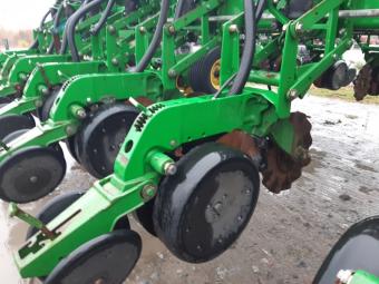 Сівалка пропашна пневматична John Deere DB55 - 24 рядна foto 8