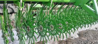 Ротацiйна борона John Deere 400 9,0 м foto 4