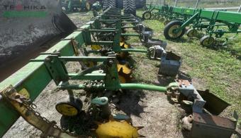 Культиватор просапний John Deere 8R foto 5