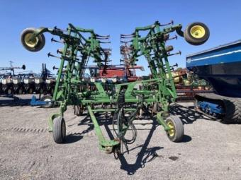 Культиватор John Deere 2210 13,6 м