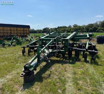 Дисковий глибокорозпушувач John Deere 2700 на 7 стійок