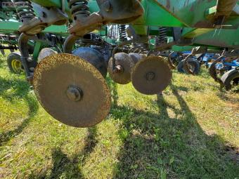 Дисковий глибокорозпушувач John Deere 2700  на 7 стійок foto 11