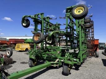 Культиватор John Deere 2210 15,6м