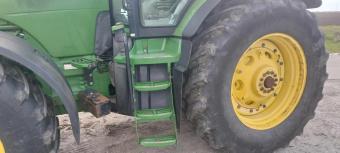 Трактор John Deere 8335R , 2013 року foto 16