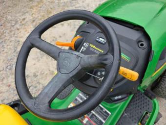 Газонокосарка John Deere D130 2011 p. foto 9