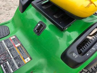 Газонокосарка John Deere D130 2011 p. foto 13