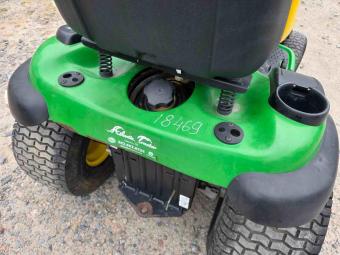 Газонокосарка John Deere D130 2011 p. foto 8