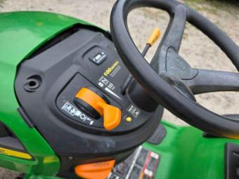 Газонокосарка John Deere D130 2011 p. foto 11