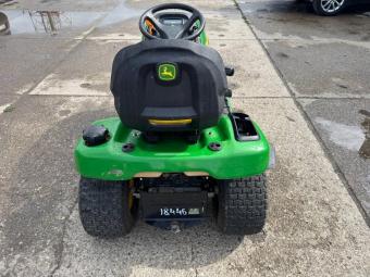 Газонокосарка John Deere X 300 foto 6