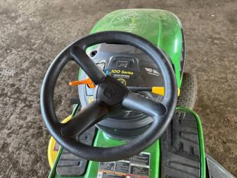 Газонокосарка John Deere E100 foto 7