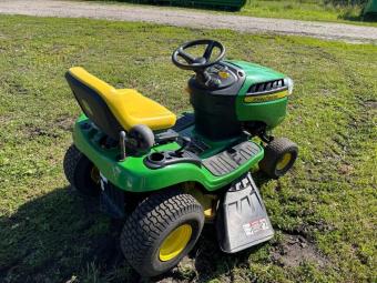 Газонокосарка John Deere E100 foto 9