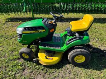 Газонокосарка John Deere E100