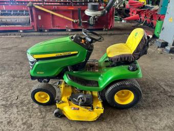 Газонокосарка John Deere X 320. foto 2