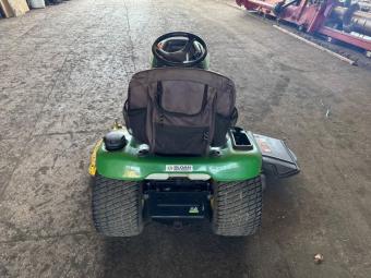 Газонокосарка John Deere X 320. foto 9