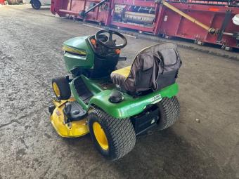 Газонокосарка John Deere X 320. foto 8
