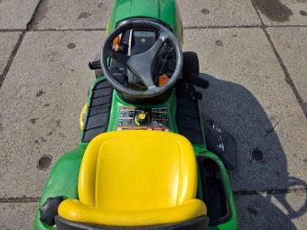 Газонокосарка John Deere X300 foto 7