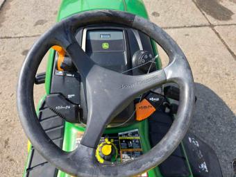 Газонокосарка John Deere X300 foto 13