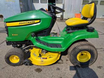Газонокосарка John Deere X300 foto 4
