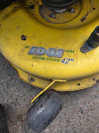 Газонокосарка John Deere X300 foto 9