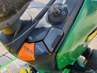 Газонокосарка John Deere X300 foto 12