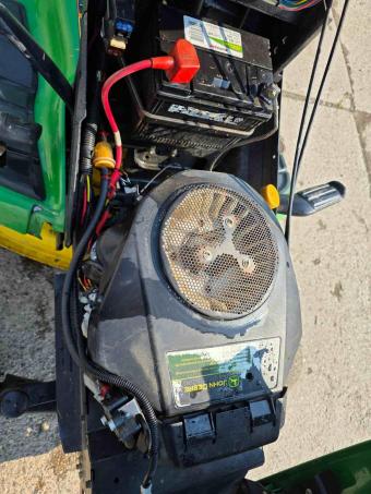 Газонокосарка John Deere X300 foto 16
