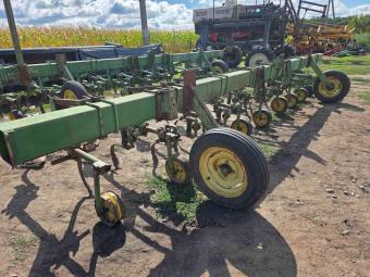 Просапний культиватор John Deere RM foto 2